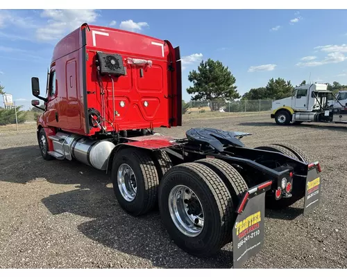 FREIGHTLINER Cascadia Heavy Trucks