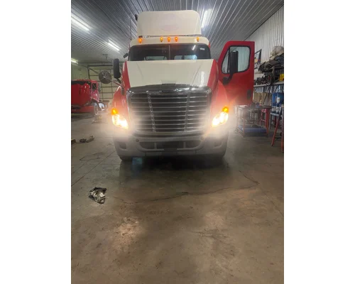 FREIGHTLINER Cascadia Hood