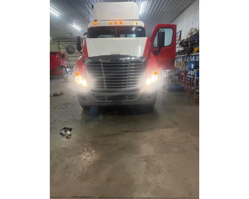 FREIGHTLINER Cascadia Hood