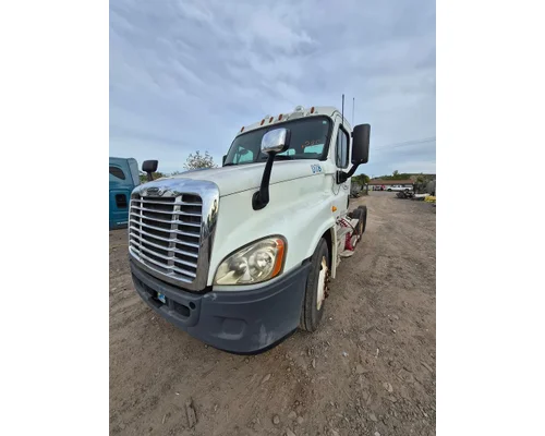 FREIGHTLINER Cascadia Hood