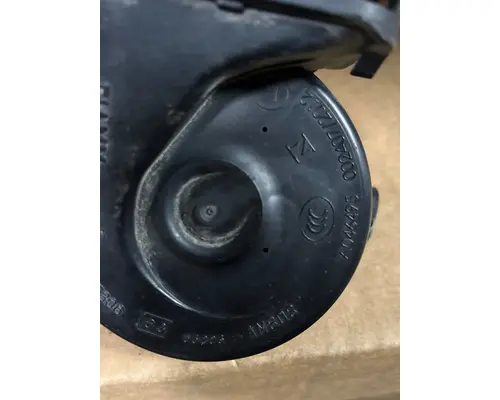 FREIGHTLINER Cascadia Horn