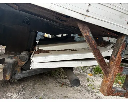 FREIGHTLINER Cascadia LIFT GATE