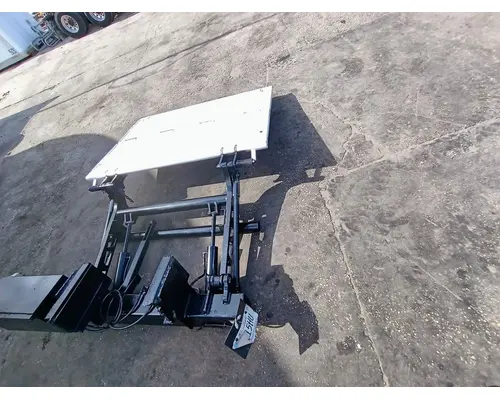 FREIGHTLINER Cascadia LIFT GATE