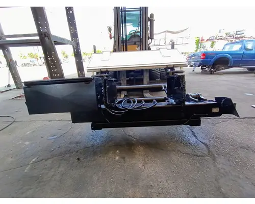 FREIGHTLINER Cascadia LIFT GATE