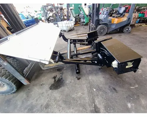 FREIGHTLINER Cascadia LIFT GATE