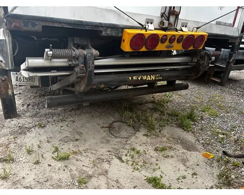 FREIGHTLINER Cascadia LIFT GATE