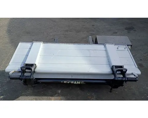 FREIGHTLINER Cascadia LIFT GATE