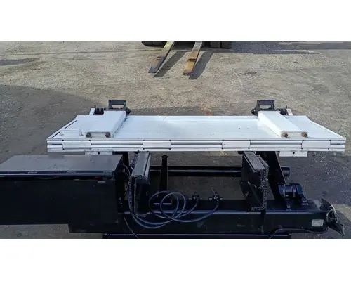 FREIGHTLINER Cascadia LIFT GATE
