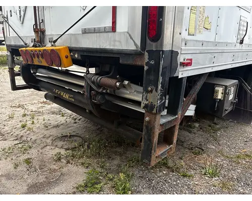 FREIGHTLINER Cascadia LIFT GATE