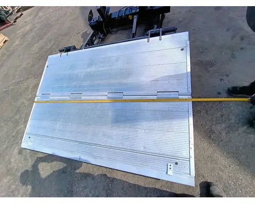 FREIGHTLINER Cascadia LIFT GATE