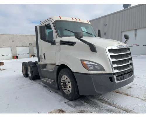 FREIGHTLINER Cascadia Radiator