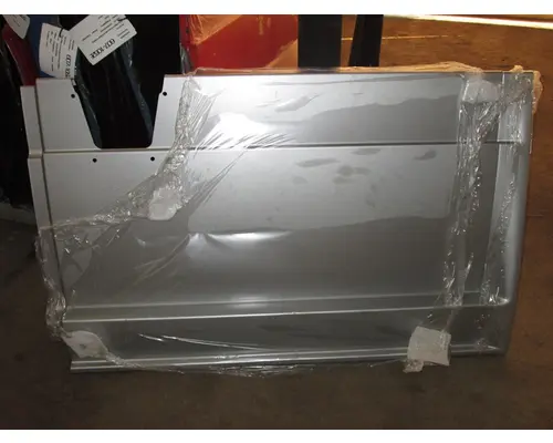 FREIGHTLINER Cascadia Side Fairing