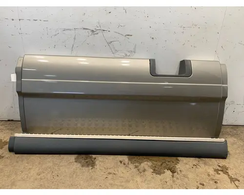 FREIGHTLINER Cascadia Side Fairing
