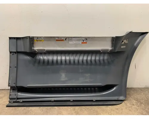 FREIGHTLINER Cascadia Side Fairing