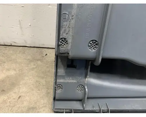 FREIGHTLINER Cascadia Side Fairing