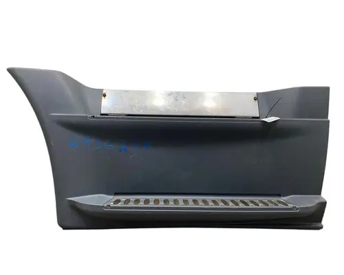 FREIGHTLINER Cascadia Side Fairing