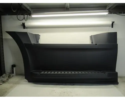 FREIGHTLINER Cascadia Side Fairing