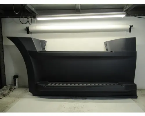 FREIGHTLINER Cascadia Side Fairing