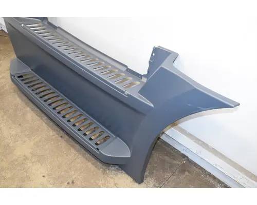 FREIGHTLINER Cascadia Side Fairing