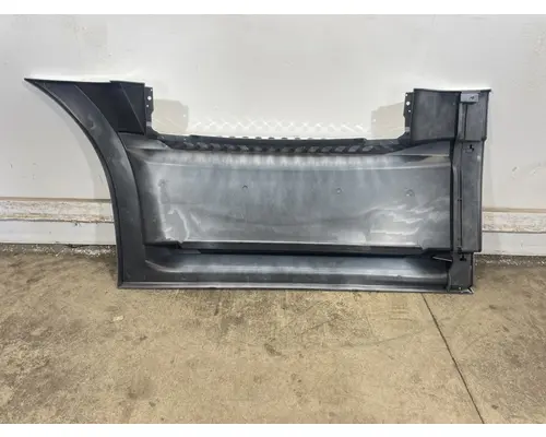 FREIGHTLINER Cascadia Side Fairing