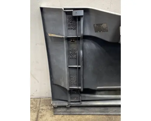 FREIGHTLINER Cascadia Side Fairing