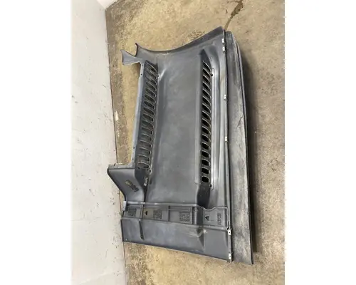 FREIGHTLINER Cascadia Side Fairing
