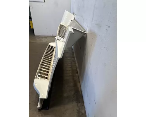 FREIGHTLINER Cascadia Side Fairing