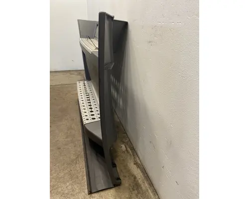 FREIGHTLINER Cascadia Side Fairing
