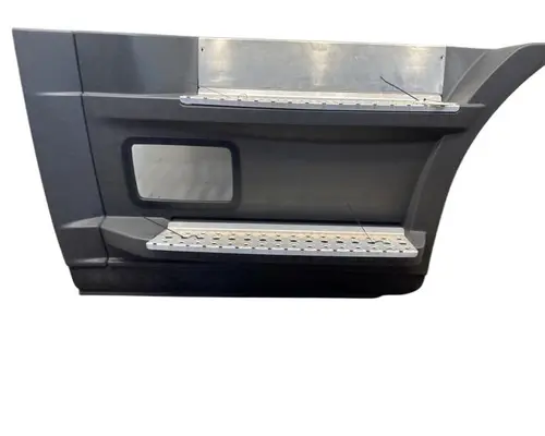 FREIGHTLINER Cascadia Side Fairing