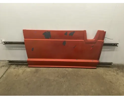 FREIGHTLINER Cascadia Side Fairing