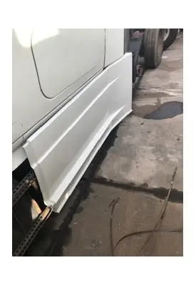 FREIGHTLINER Cascadia Side Fairing