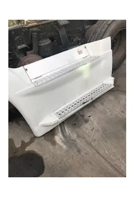 FREIGHTLINER Cascadia Side Fairing