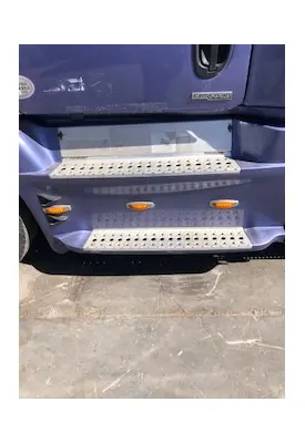 FREIGHTLINER Cascadia Side Fairing