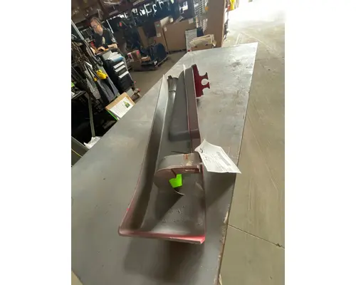 FREIGHTLINER Cascadia Side Fairing