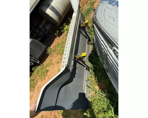 FREIGHTLINER Cascadia Side Fairing