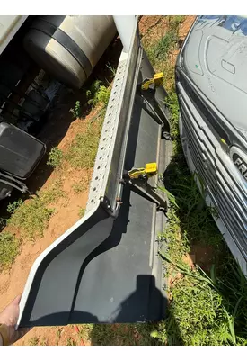 FREIGHTLINER Cascadia Side Fairing