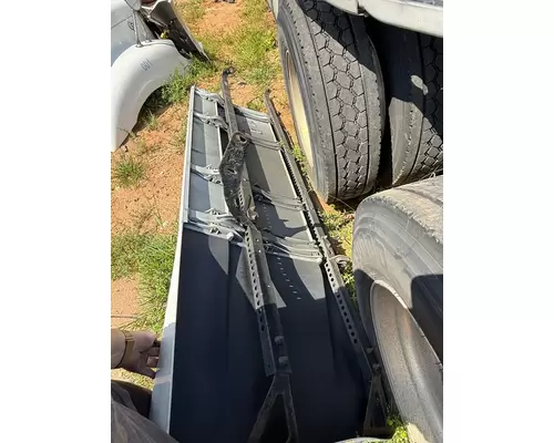 FREIGHTLINER Cascadia Side Fairing