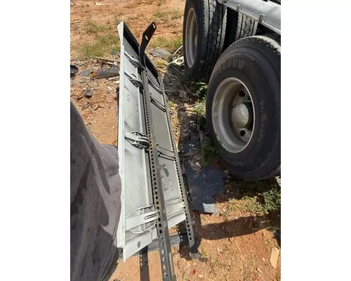 FREIGHTLINER Cascadia Side Fairing