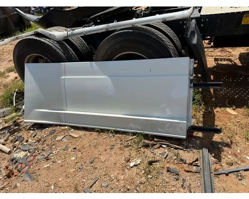 FREIGHTLINER Cascadia Side Fairing