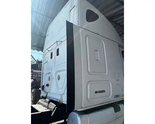 FREIGHTLINER Cascadia Side Fairing