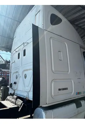 FREIGHTLINER Cascadia Side Fairing