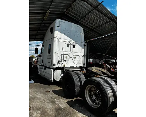 FREIGHTLINER Cascadia Side Fairing