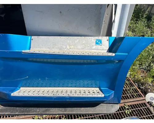 FREIGHTLINER Cascadia Side Fairing