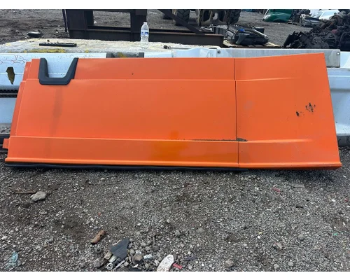FREIGHTLINER Cascadia Side Fairing