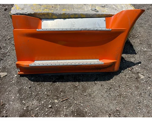FREIGHTLINER Cascadia Side Fairing