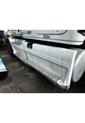 FREIGHTLINER Cascadia Skirt