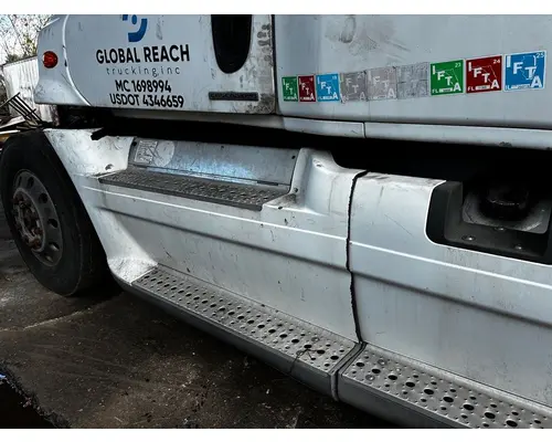 FREIGHTLINER Cascadia Skirt