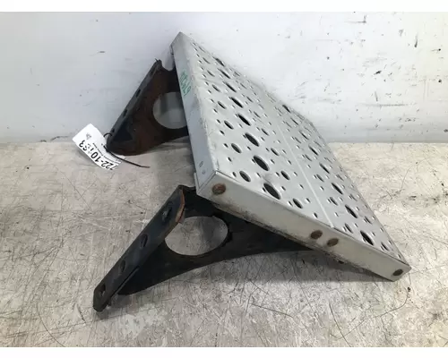 FREIGHTLINER Cascadia Step