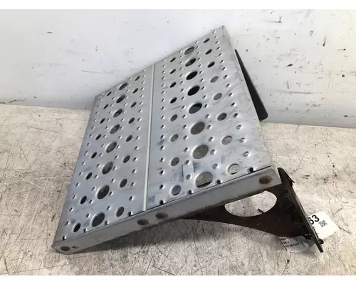 FREIGHTLINER Cascadia Step