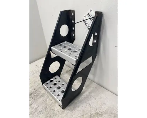 FREIGHTLINER Cascadia Step